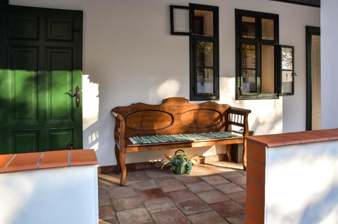 Szin-Es Vendeghaz Bed and Breakfast Szentes Exteriör bild