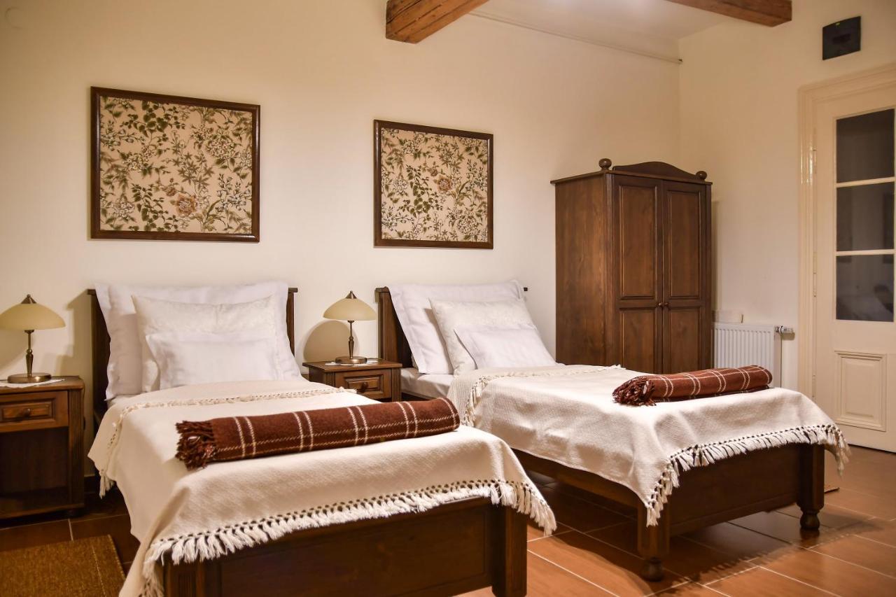 Szin-Es Vendeghaz Bed and Breakfast Szentes Exteriör bild