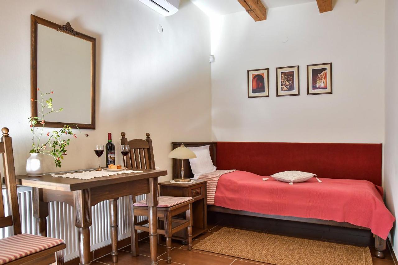 Szin-Es Vendeghaz Bed and Breakfast Szentes Exteriör bild