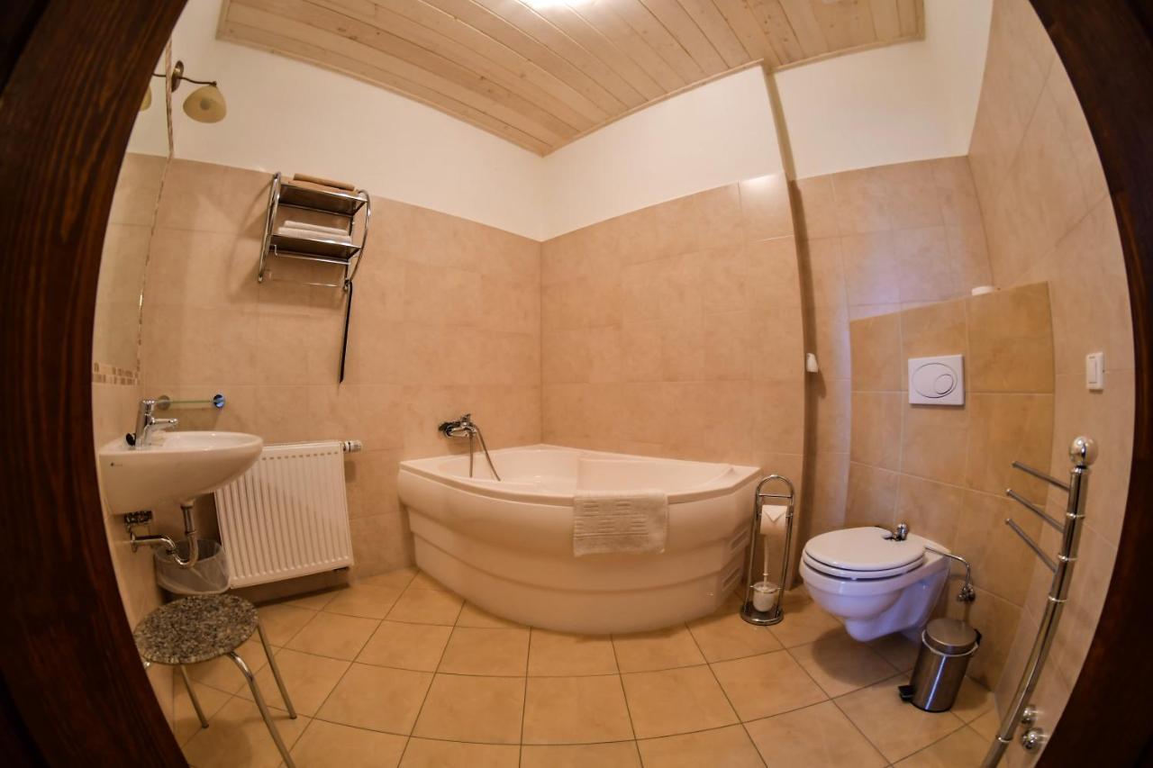 Szin-Es Vendeghaz Bed and Breakfast Szentes Exteriör bild