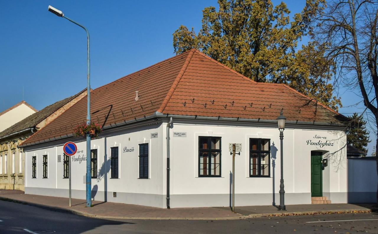 Szin-Es Vendeghaz Bed and Breakfast Szentes Exteriör bild
